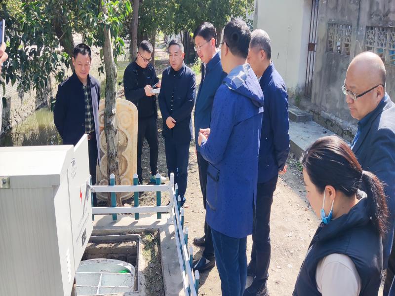 区政府主要负责同志调研农村生活污水提升治理工作